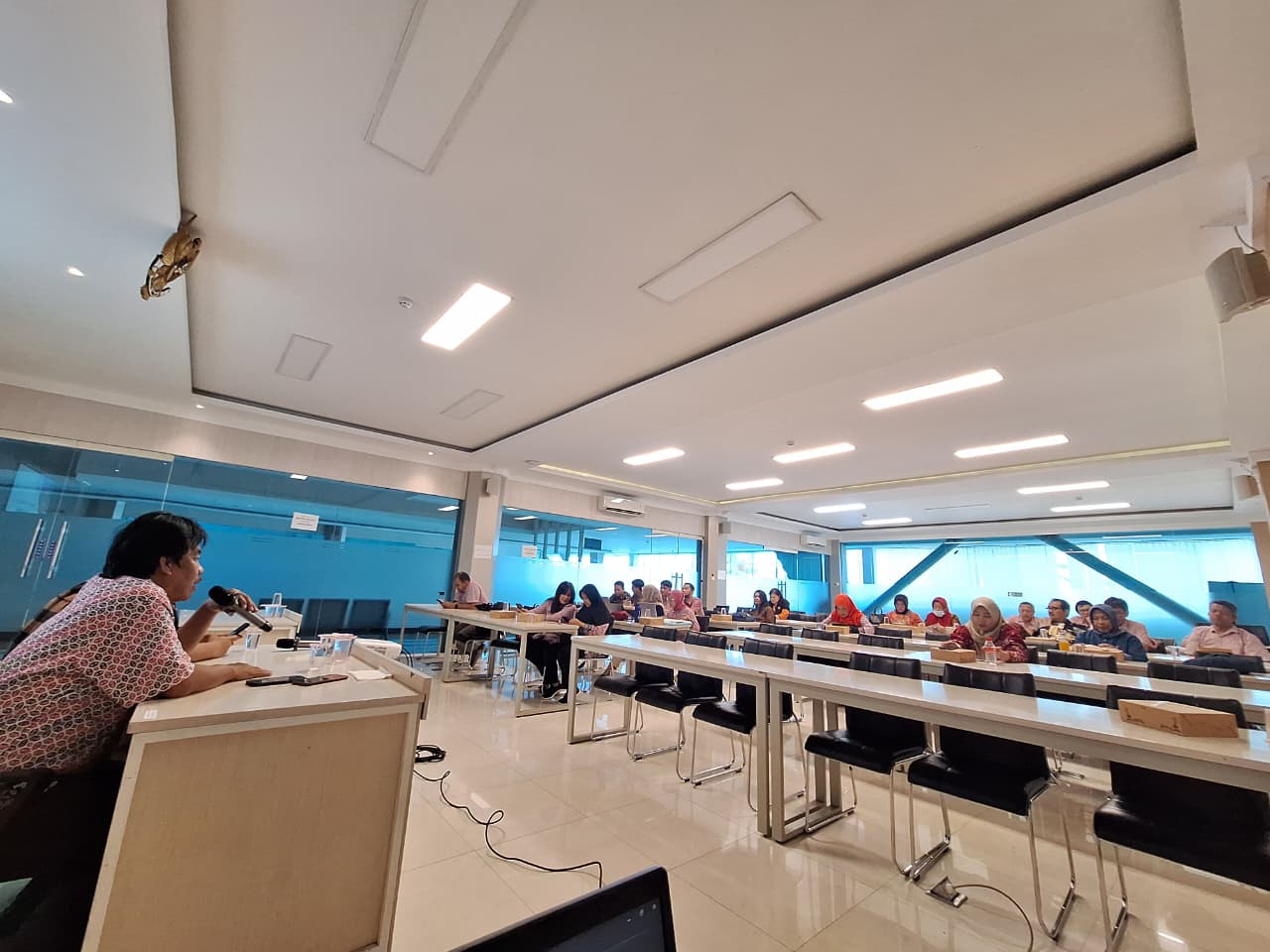 FISIP UNTAG Surabaya Gelar Rapat Persiapan Evaluasi Tengah Semester Gasal 2025/2026